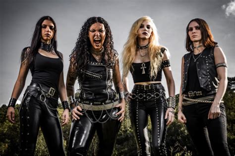 metal style frauen|female front metal bands.